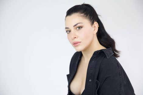 إزجي تومبول تنضم إلى الموسم الثاني من «الخليفة» بشخصية بيريهان